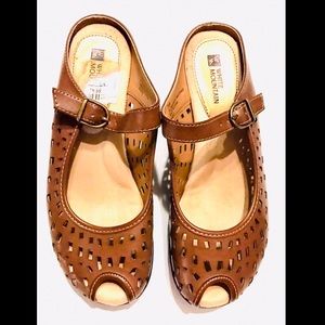 White Mountain peep toe women’s shoes